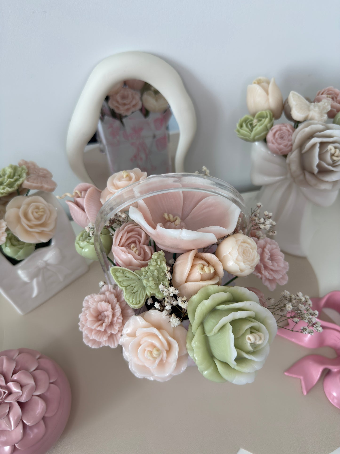 Flower bouquet candle in pink and green tones — Seraphics handmade